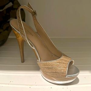 Pelle Moda shoes almost new , only wear ones . Size 71/2